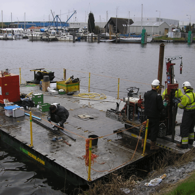 mrzb op ponton voor waterbodemonderzoek mrzb op ponton voor waterbodemonderzoek